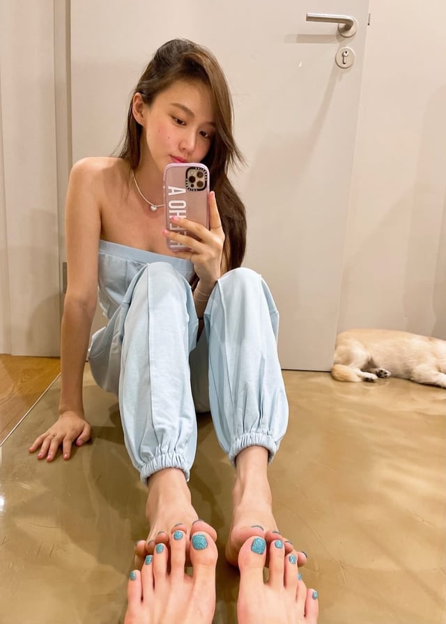 ko sung hee feet 2