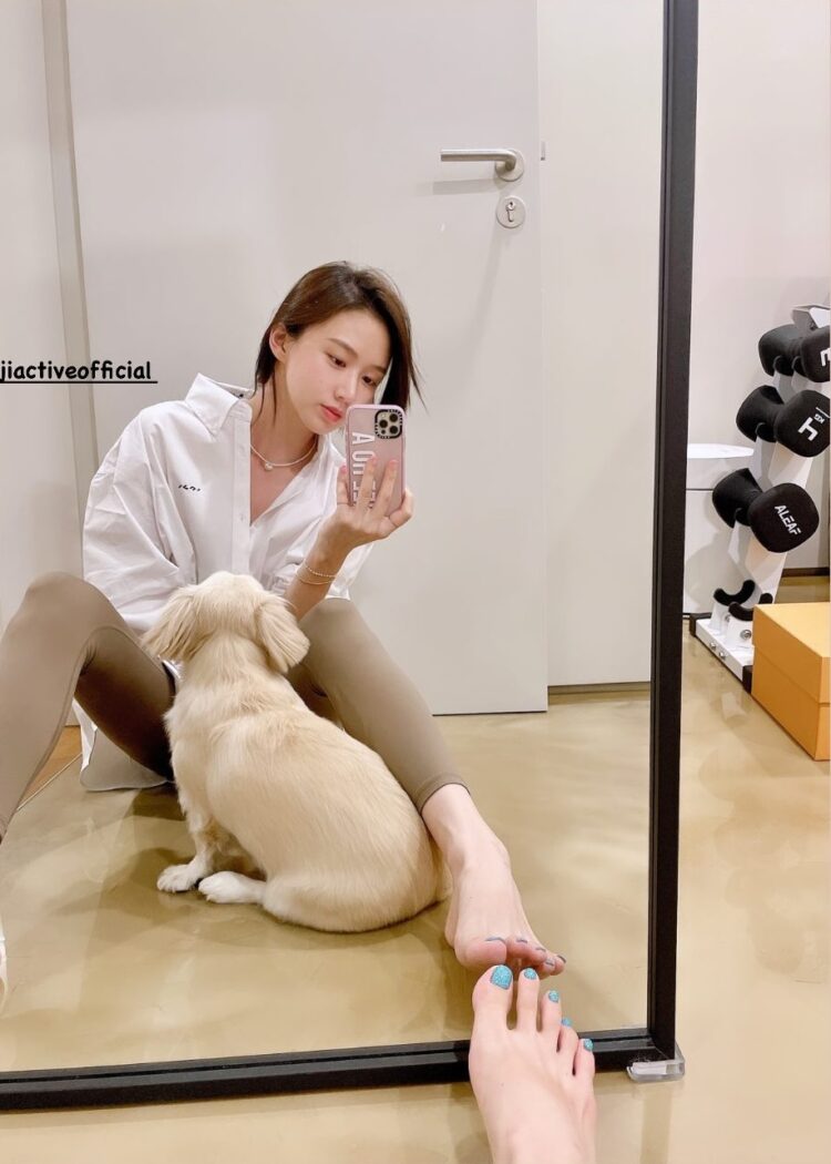 ko sung hee feet