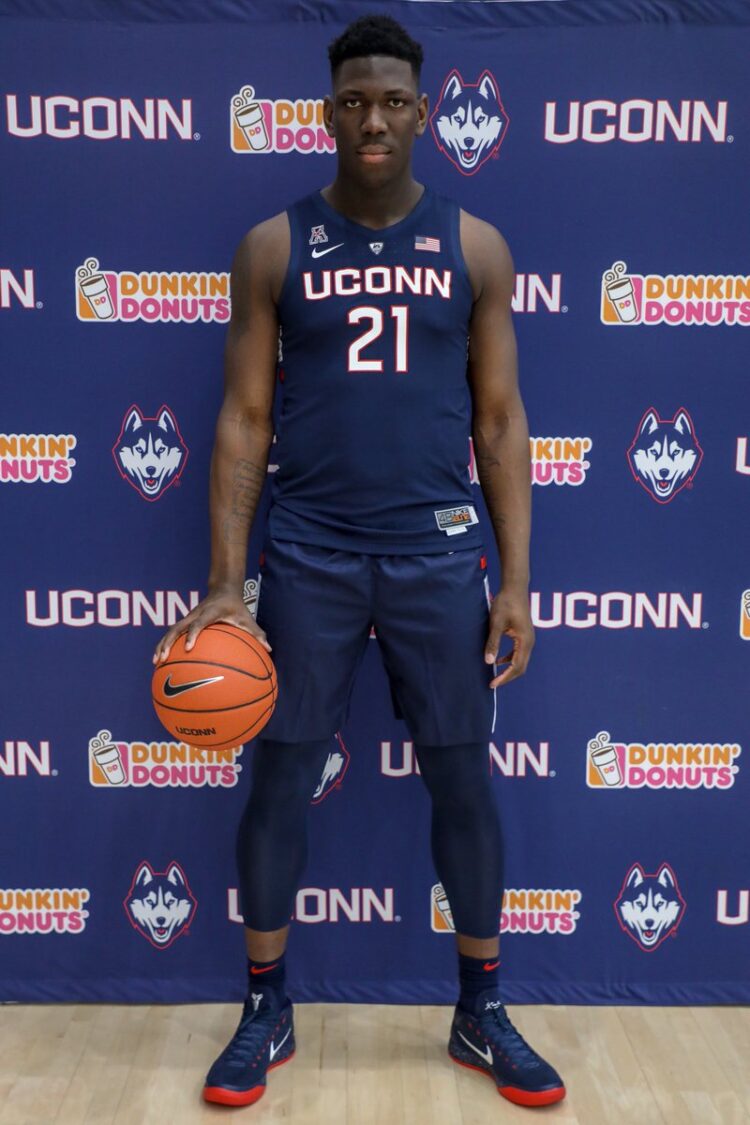 kofi cockburn feet 1