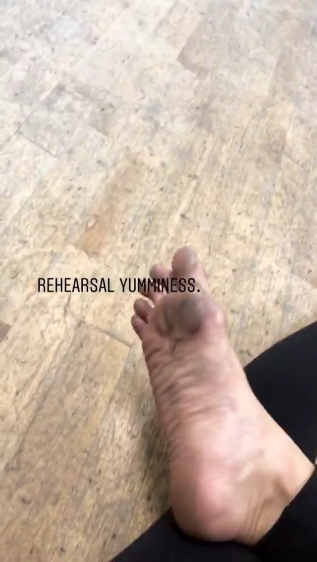 koine iwasaki feet 2