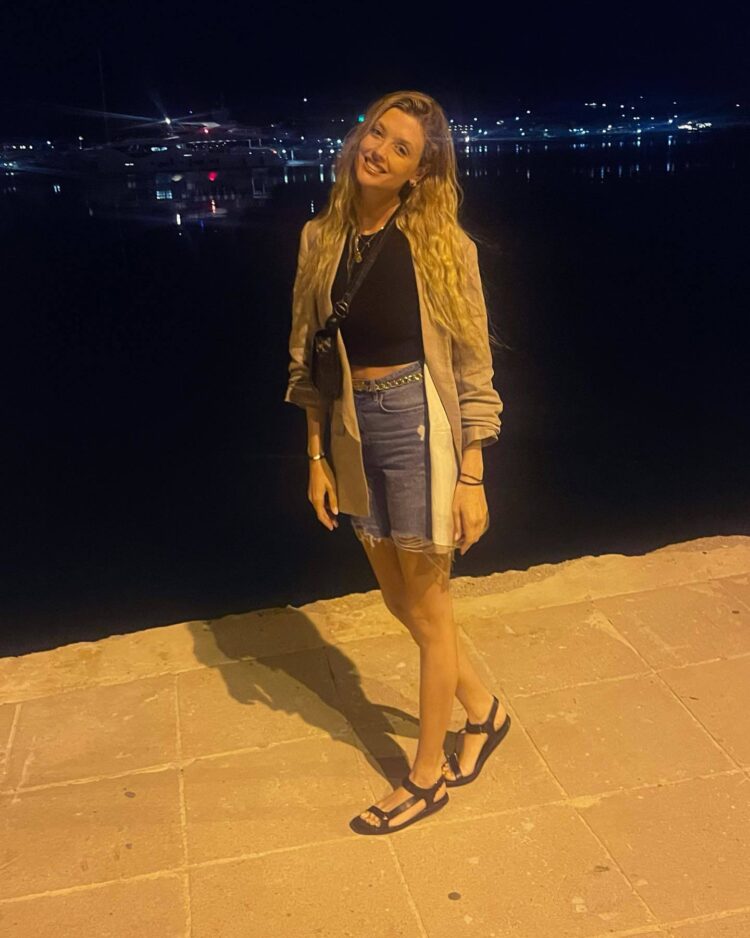 konstantina kommata feet 5