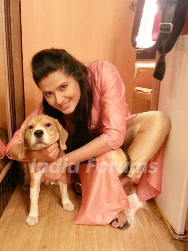 kratika sengar feet 3
