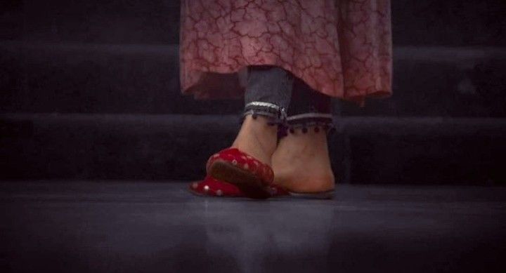 kratika sengar feet 6