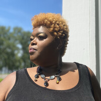 krisha maxwell feet 6