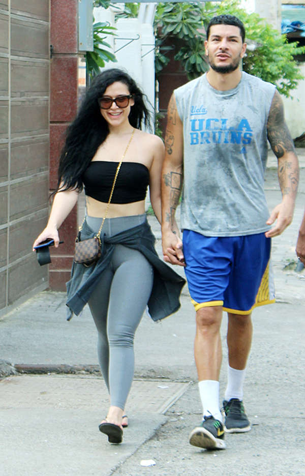 krishna shroff feet 3