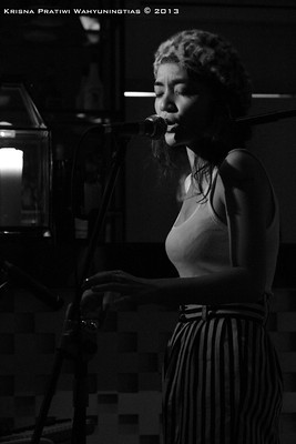 krisna pratiwi feet 5