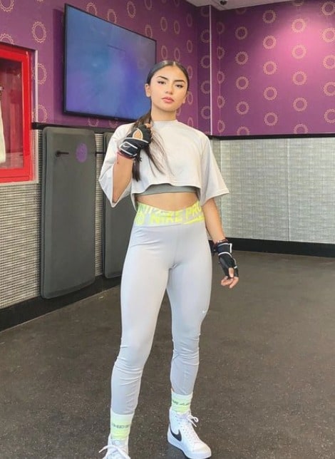 kristela vega feet 2