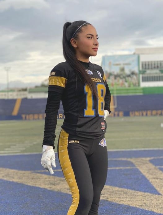 kristela vega feet 5