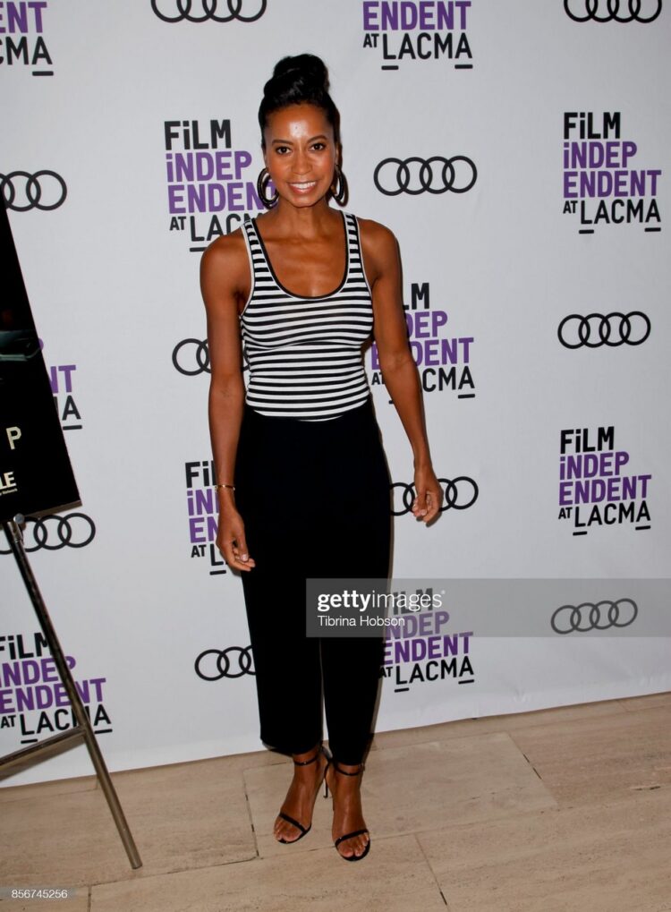 kristen ariza feet 5