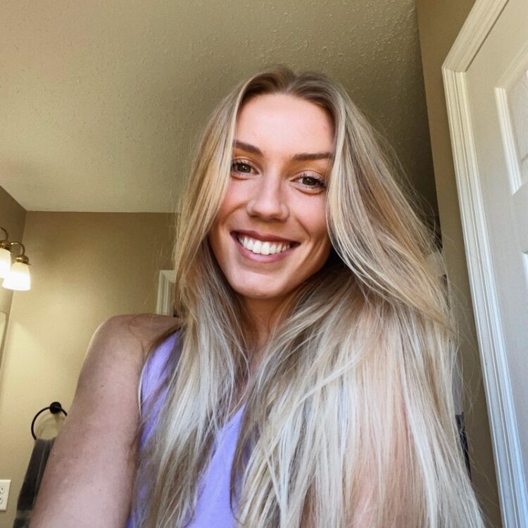 kristen closson feet 2