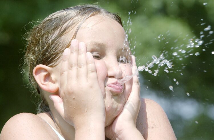 kristen hewes feet 2