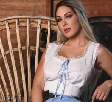 kristen hughey feet 5