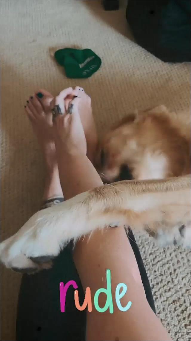 kristen leanne feet
