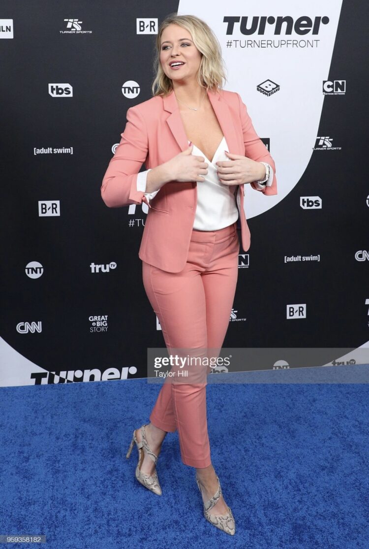 kristen ledlow feet 4