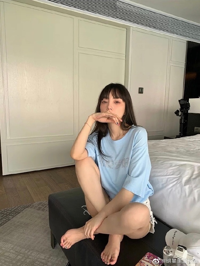 kristen li feet