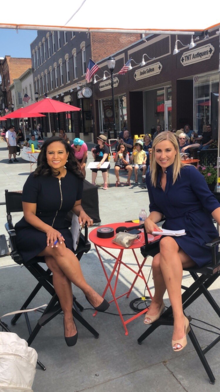 kristen welker feet 4