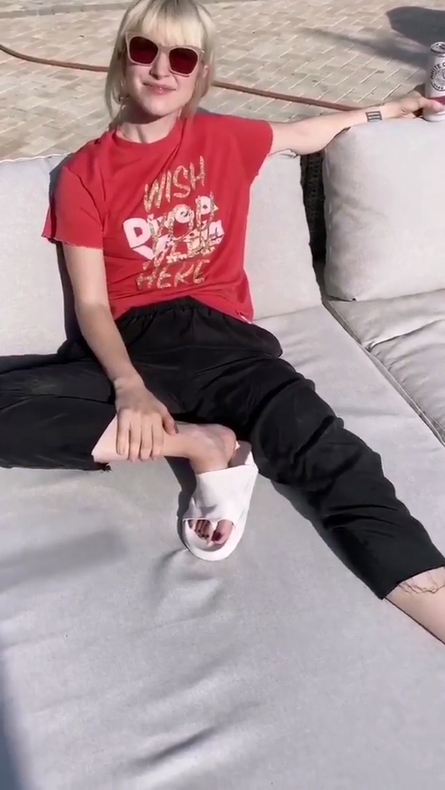 kristen williams feet 6