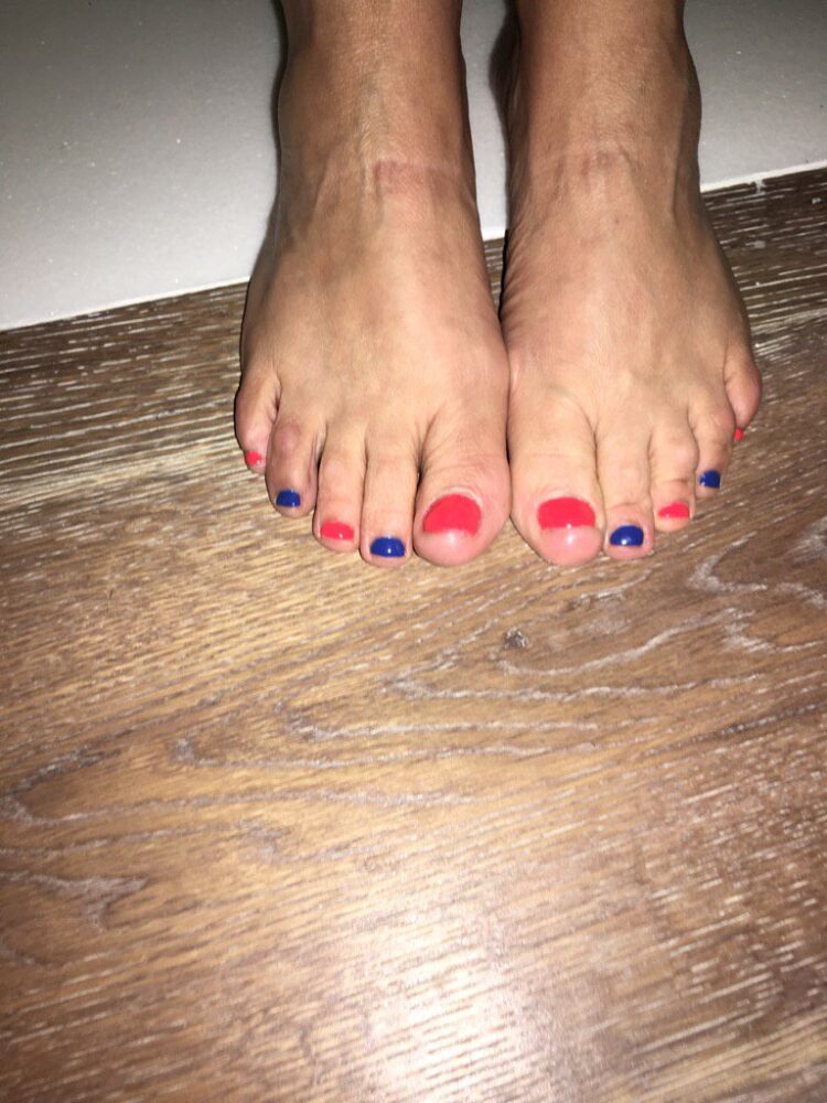 kristin chenoweth feet 1