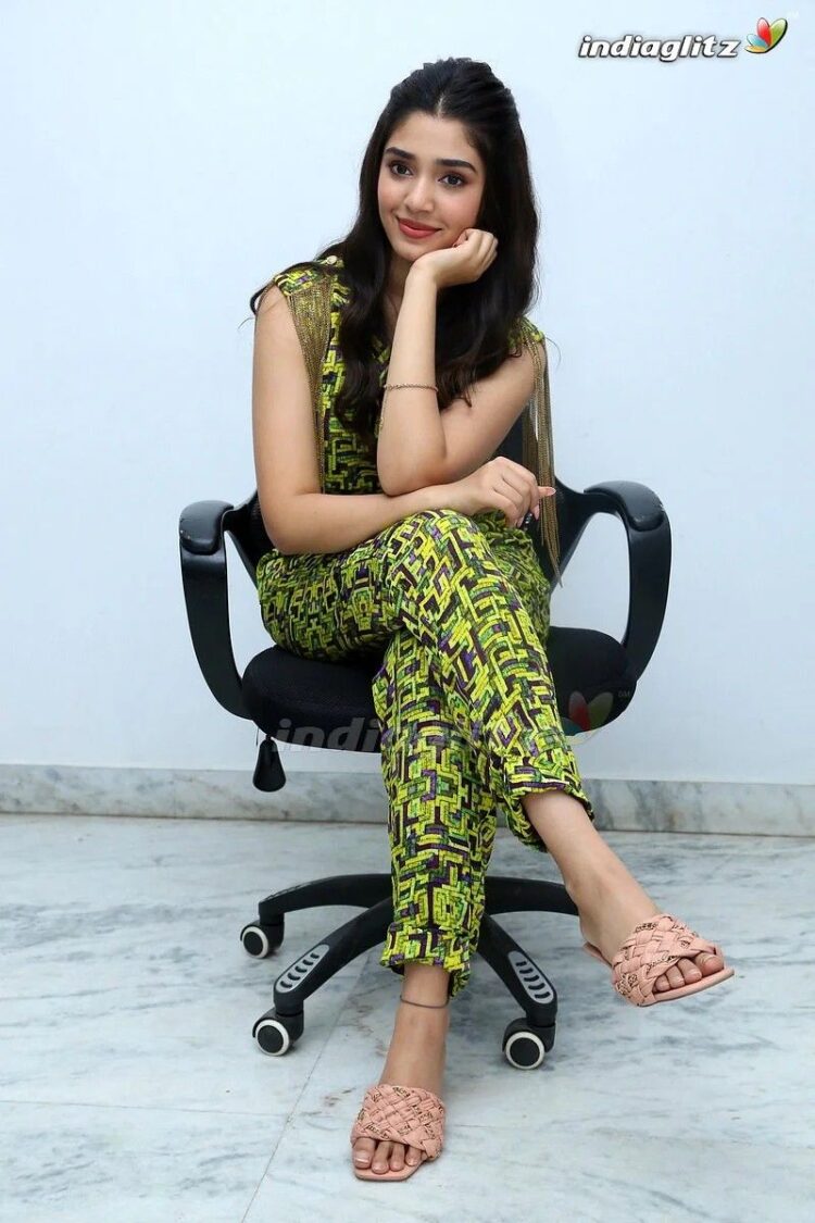 krithi shetty feet 3