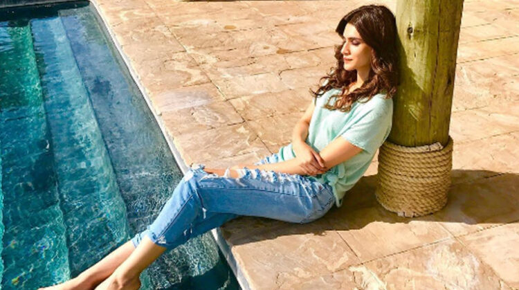 kriti sanon feet 2