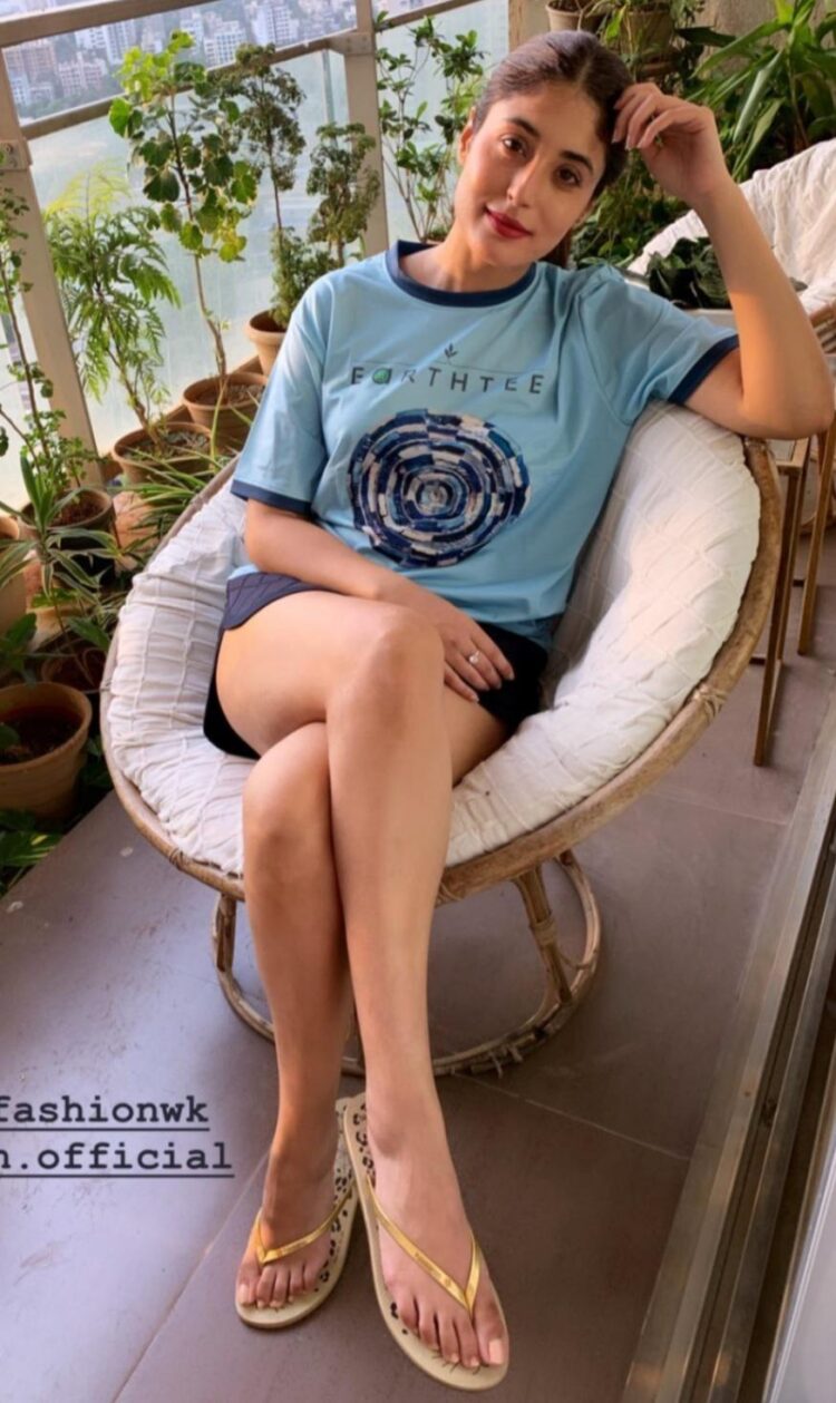 kritika kamra feet 4