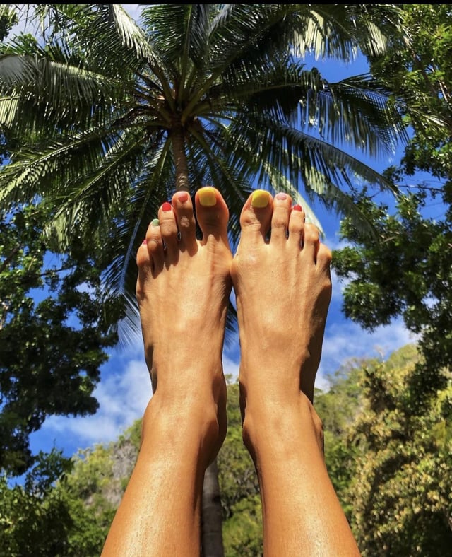 kubbra sait feet 1