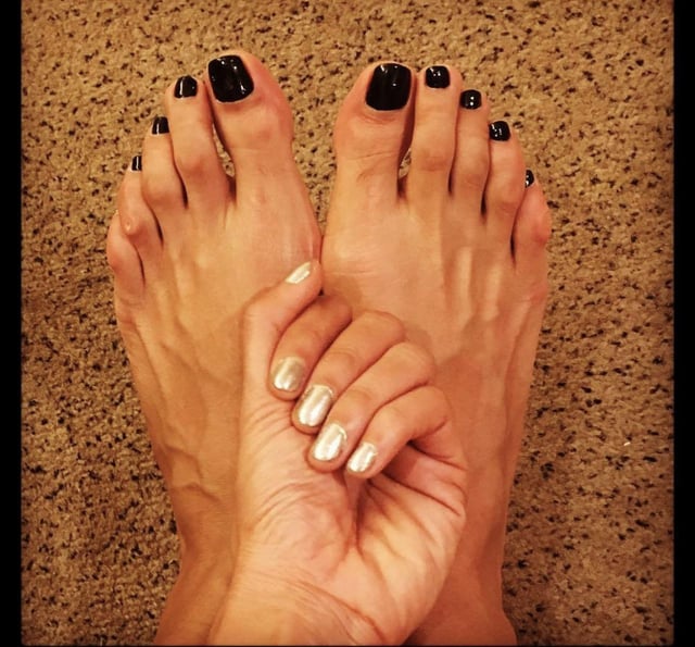 kubbra sait feet 2