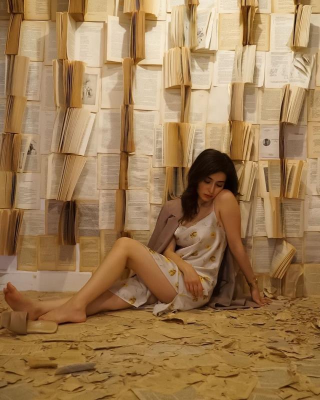 kurretulayn matur feet 1