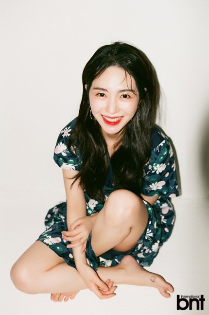 kwon mina feet 4
