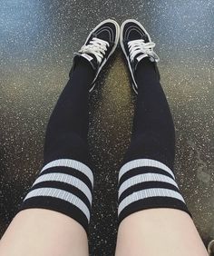 kylie the jellyfish feet 1