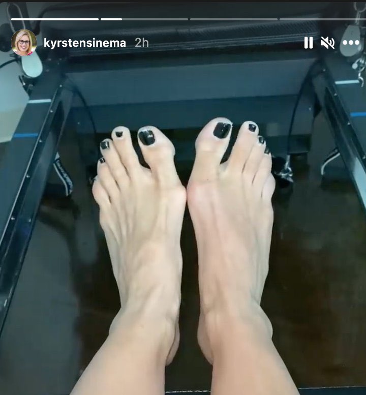 kyrsten sinema feet