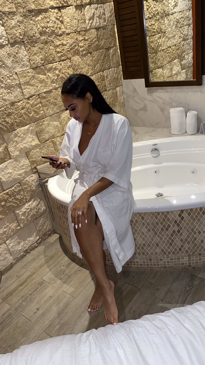 kysre rae gondrezick feet