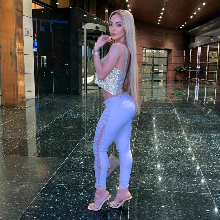 la materialista feet 1