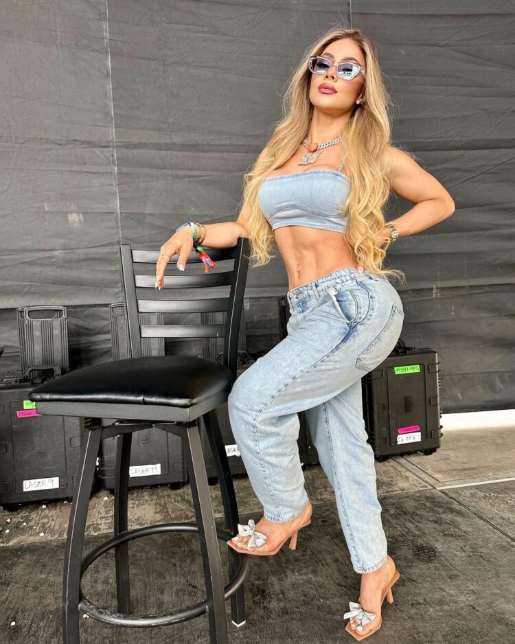 la materialista feet