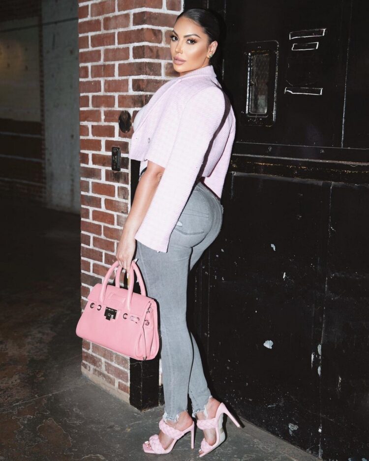 la reina shaw feet 5