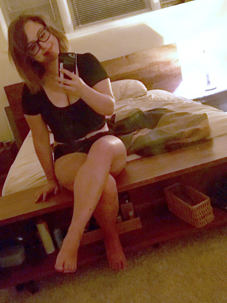 laci green feet 1