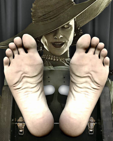 lady insanity feet