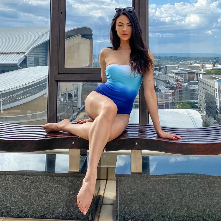 lalla hirayama feet