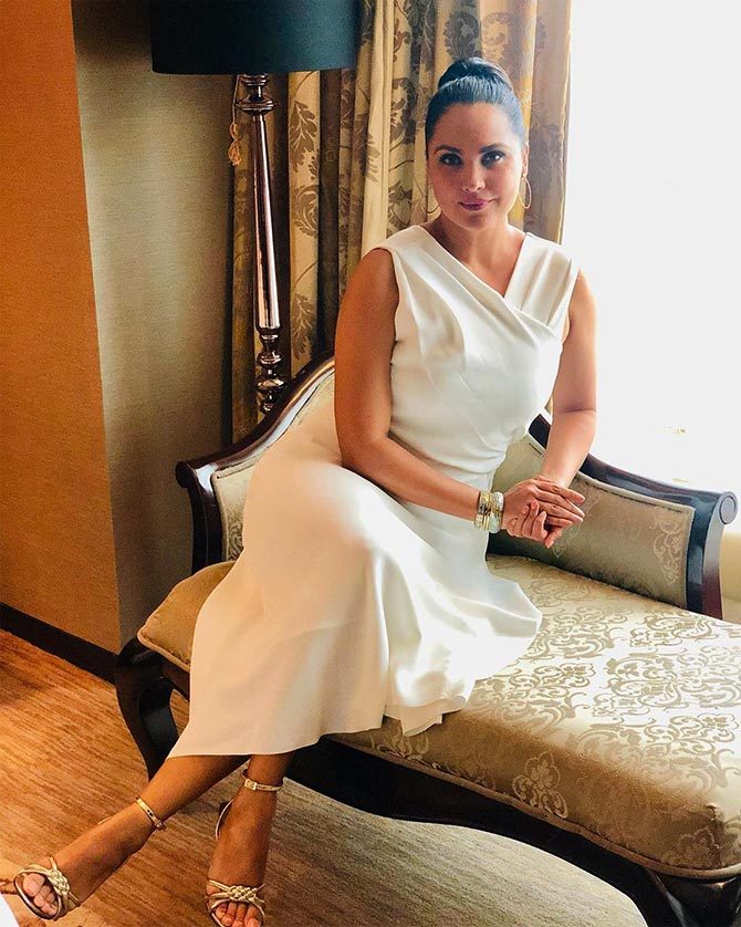 lara dutta feet