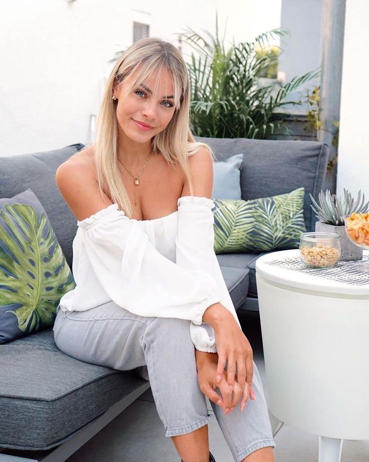 lara runarsson feet 1