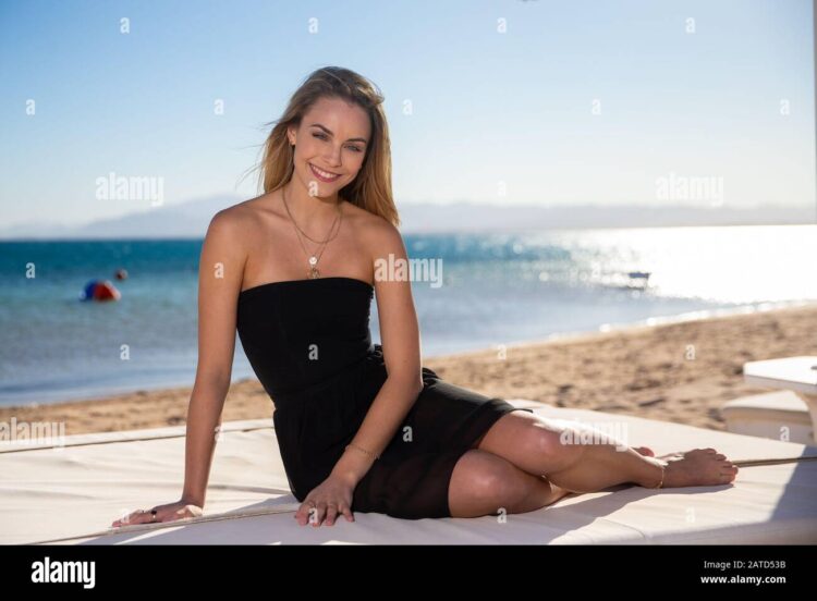 lara runarsson feet 5