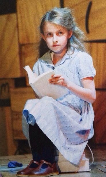 lara wollington feet