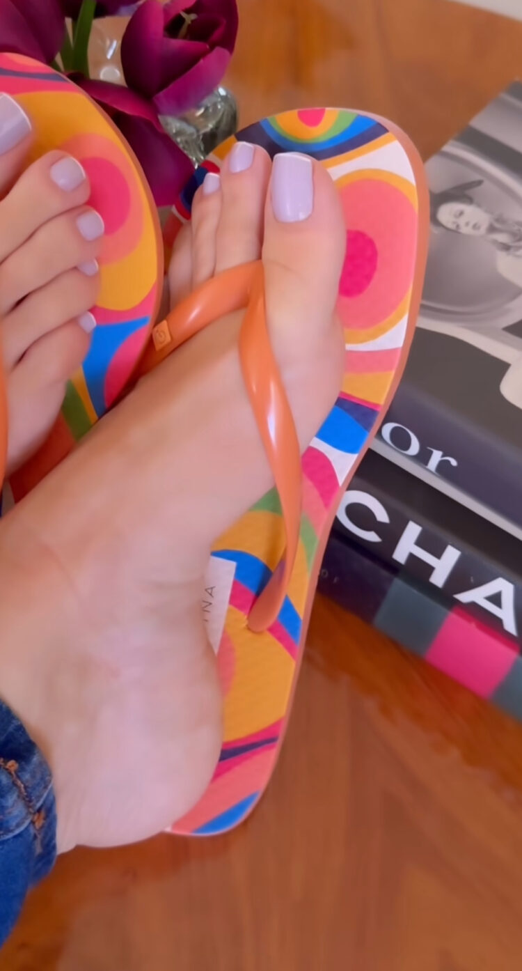 lari oliveira feet 2