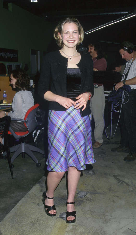 larisa oleynik feet 5