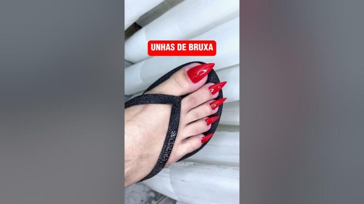 larissa leite feet 5