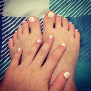 larissa manoela feet 3