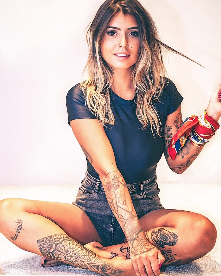 larissa mattes feet 3