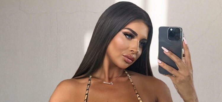 larissa trownson feet 3