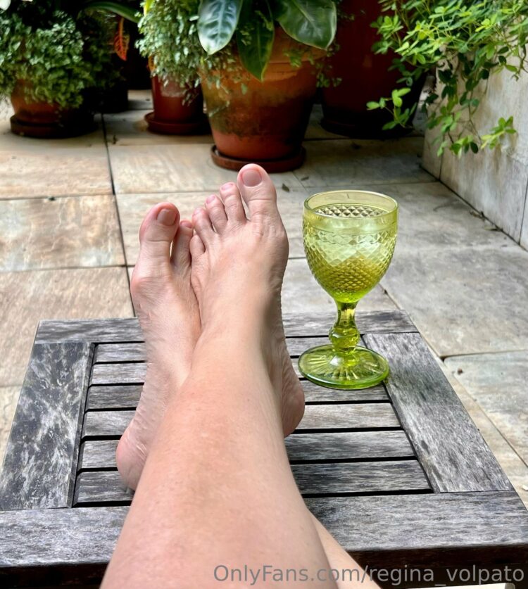 larissa volpati feet 1