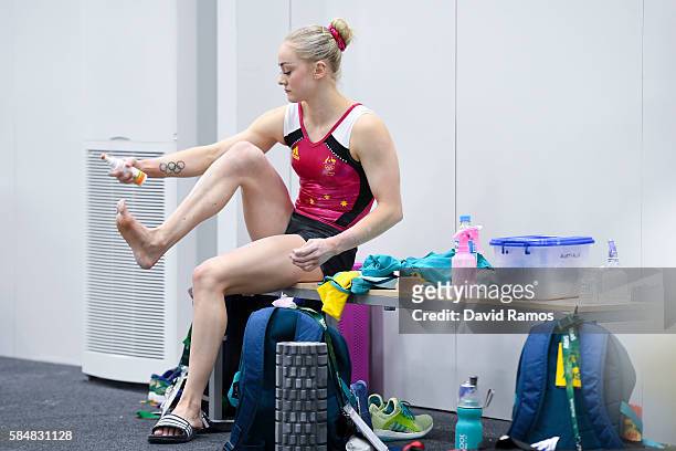 larrissa miller feet 5